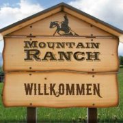 (c) Mountain-ranch.ch